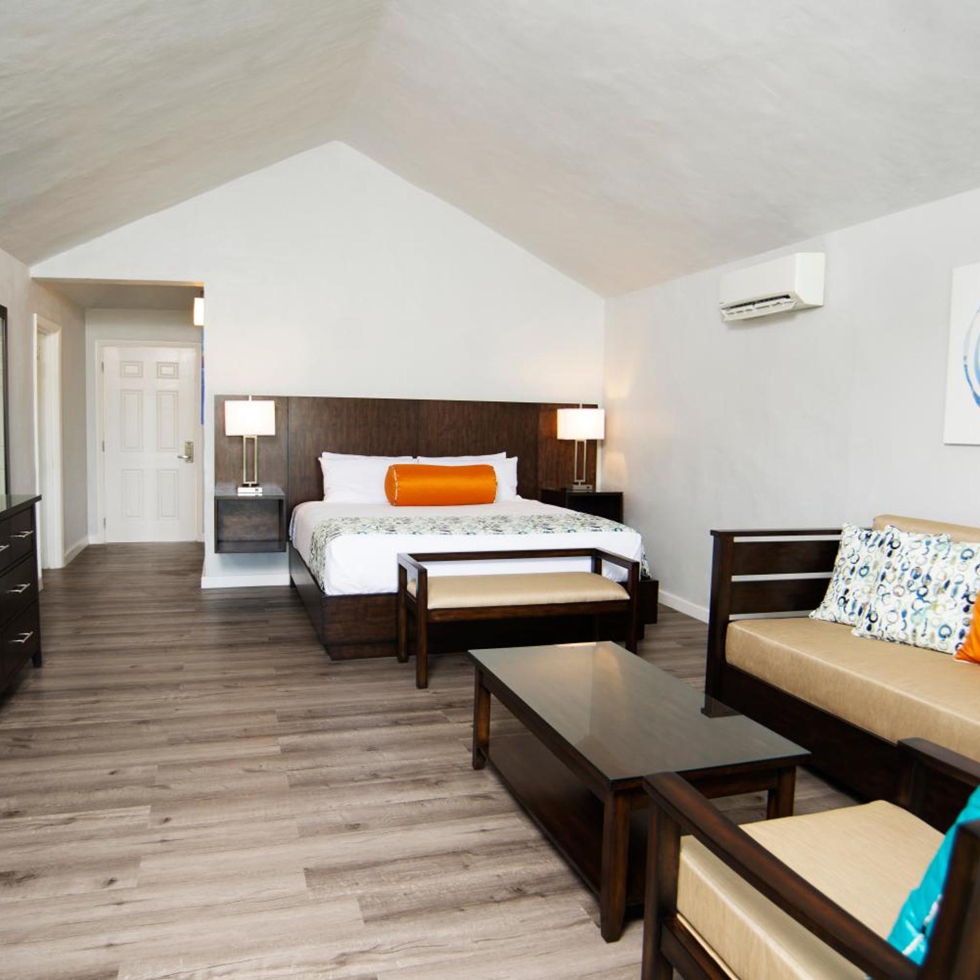 SUPERIOR, SUITE, WATER FRONT