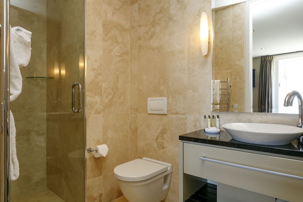 3 Bedrooms, Luxury, Apartment, Twin Beds, 2 King Beds, Lake Side, Lake View، The Reef Resort 8/10
