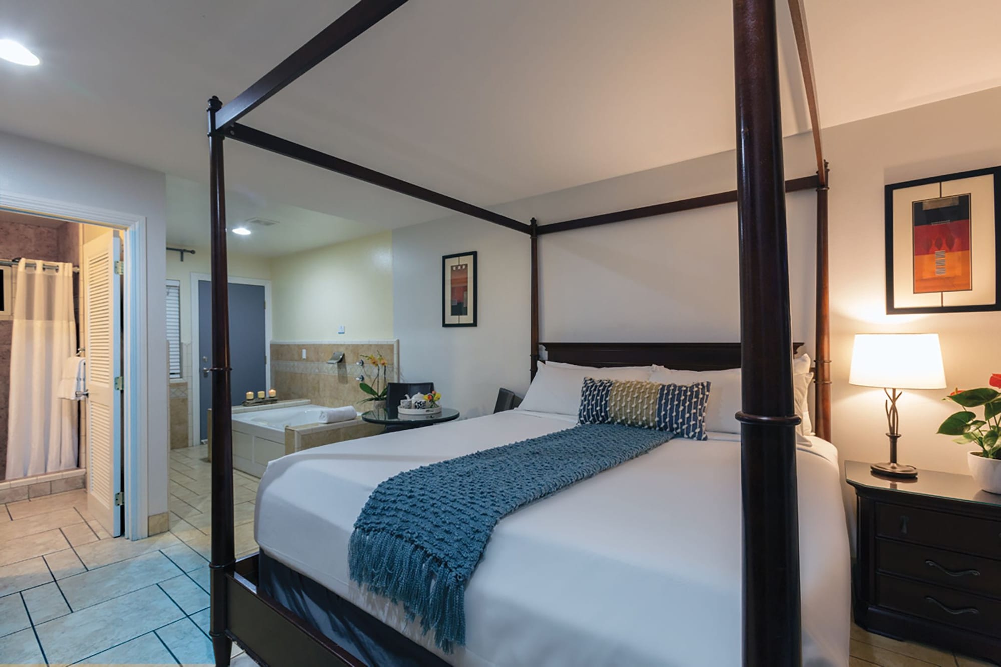 Deluxe, King Bed, Jetted Tub