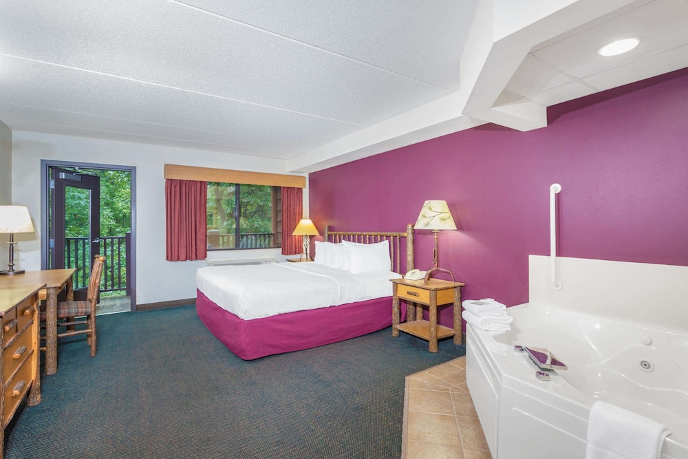 AmericInn by Wyndham Wisconsin Dells 8/30