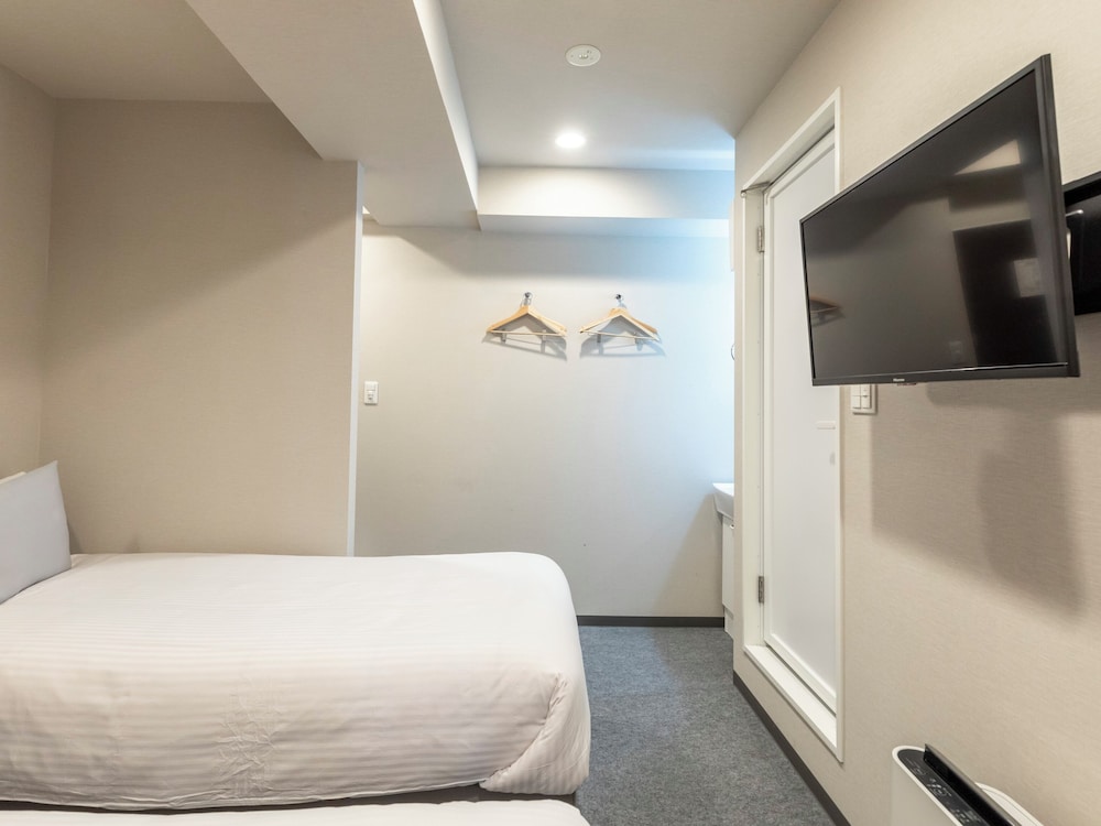 ROOM, TWIN BEDS