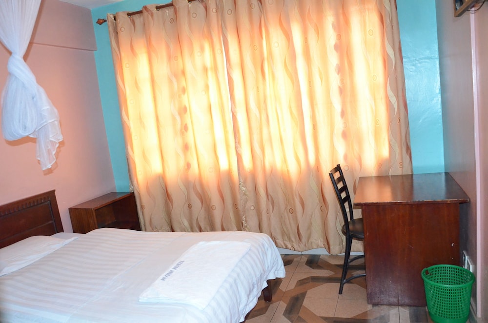 Nyam Hotel 6/26