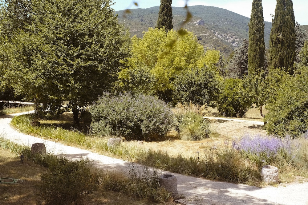 Le Galinier Lourmarin, a Beaumier Guesthouse 45/50