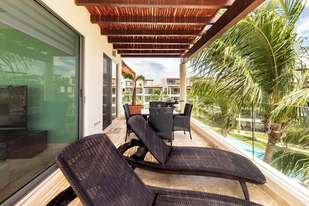 The Elements Oceanfront & Beachside Condo Hotel 17/50