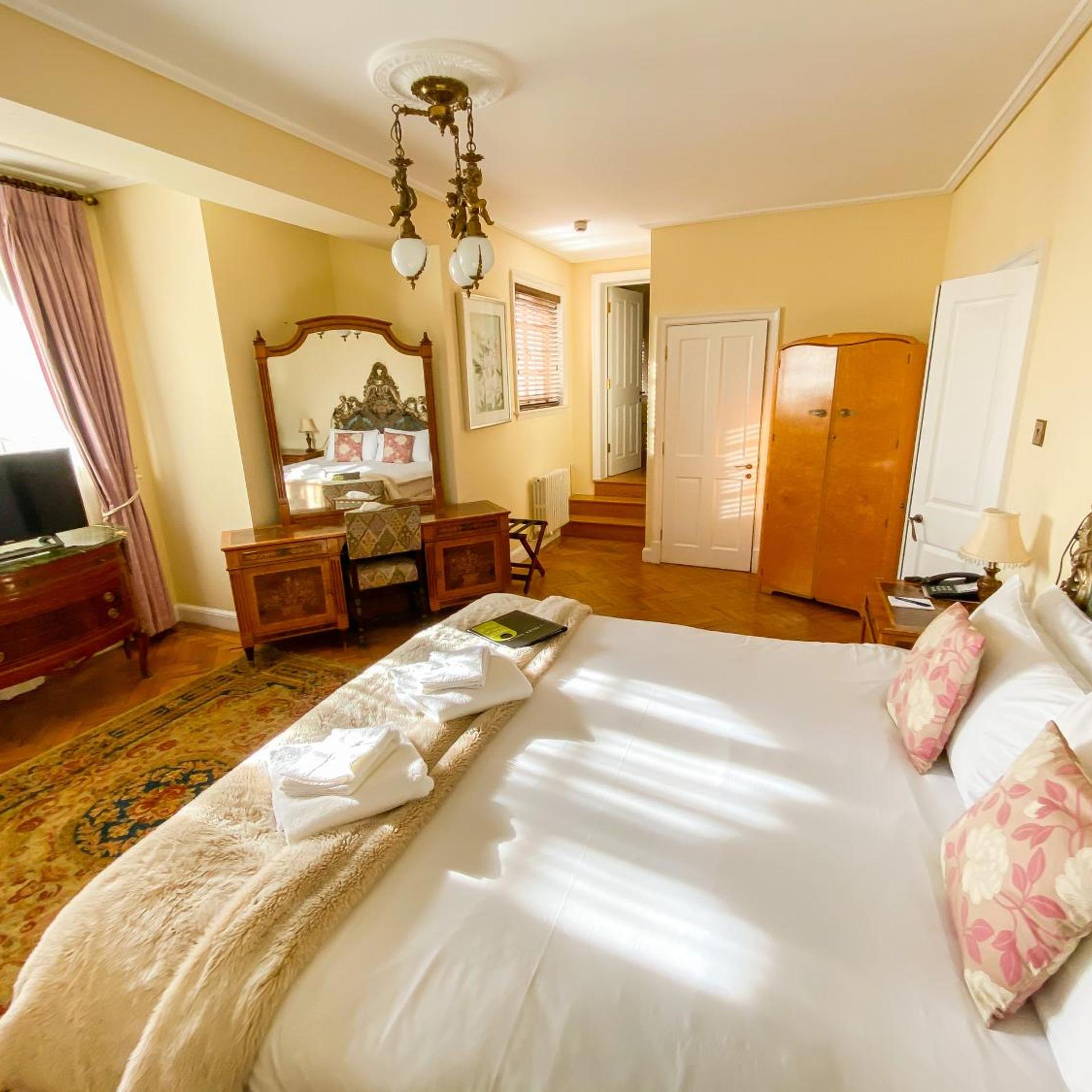 Superior, Suite, St Giles House Hotel 3/10