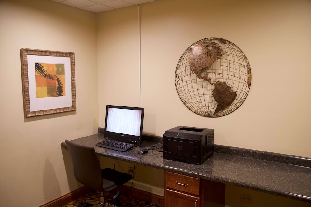 Country Inn & Suites by Radisson, Crystal Lake, IL 40/42