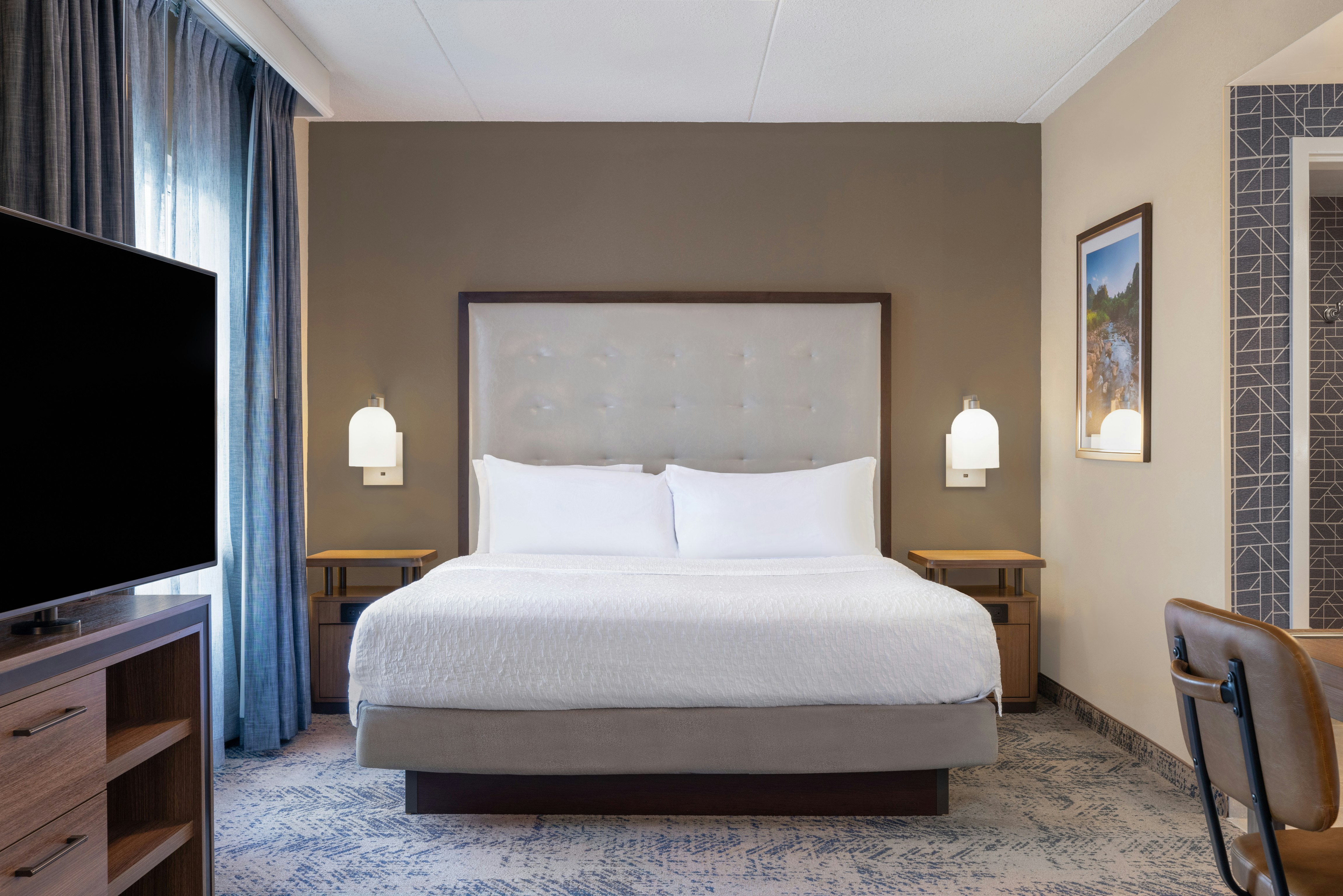 STUDIO, SUITE, KING BED
