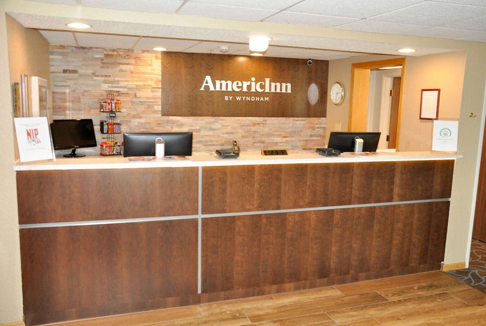 Lobby at AmericInn by Wyndham Clear Lake, CLEAR LAKE - IA