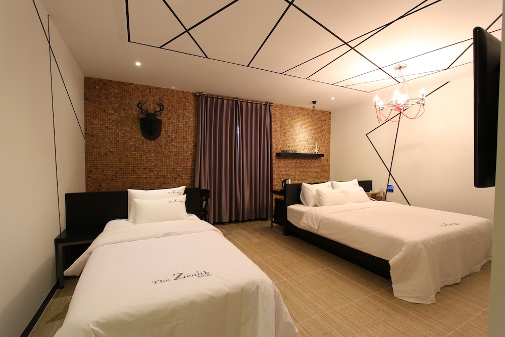 The Zenith Hotel 11/60