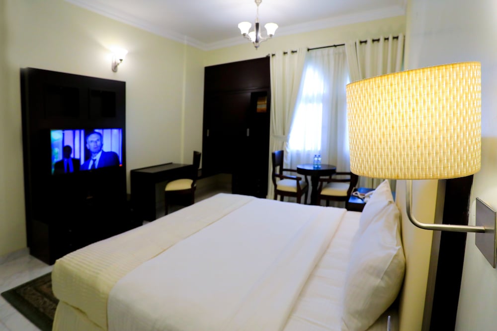 Remas Hotel Suites 12/33