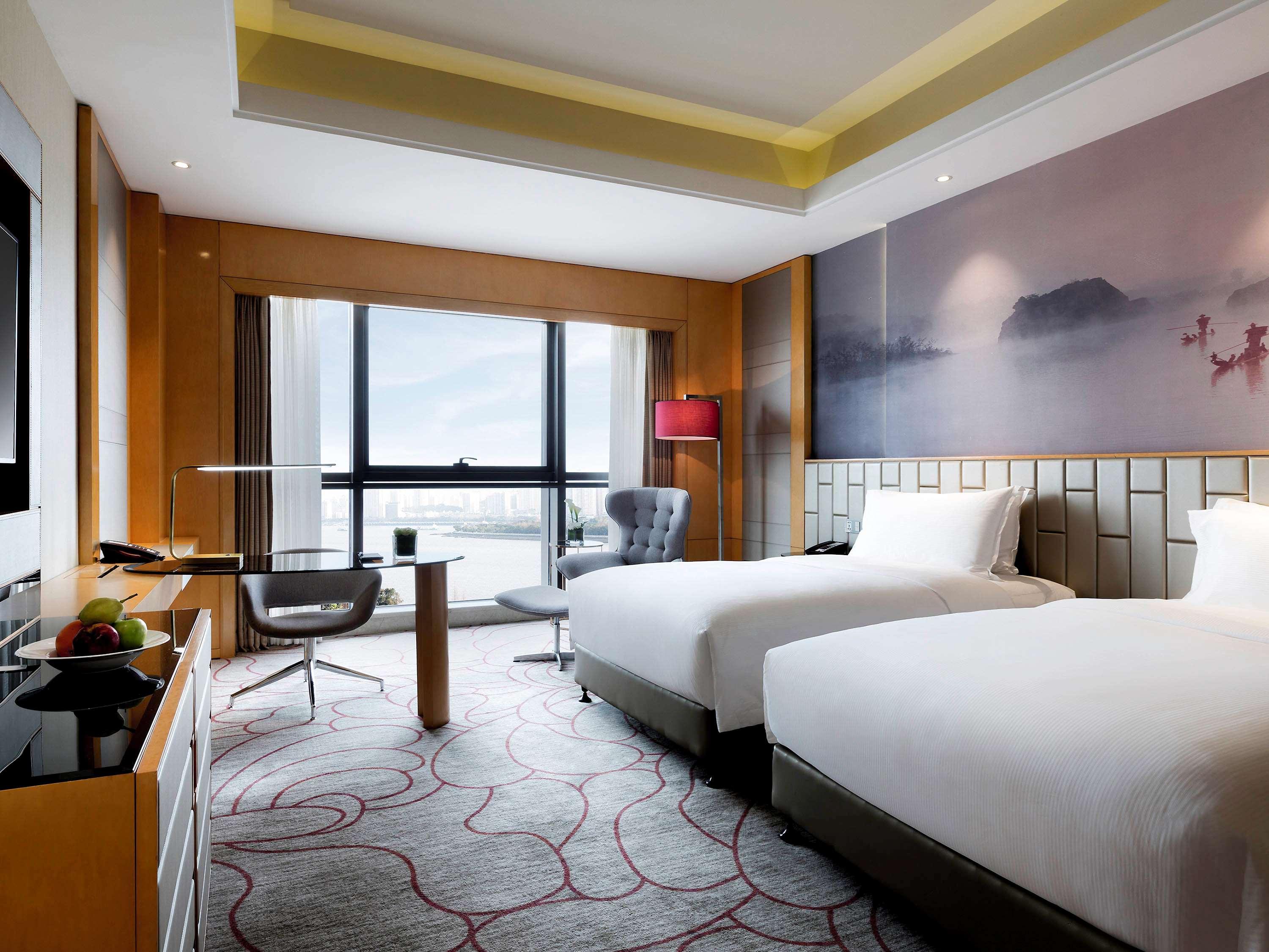 Deluxe, Twin Beds, Orjiang or Park View