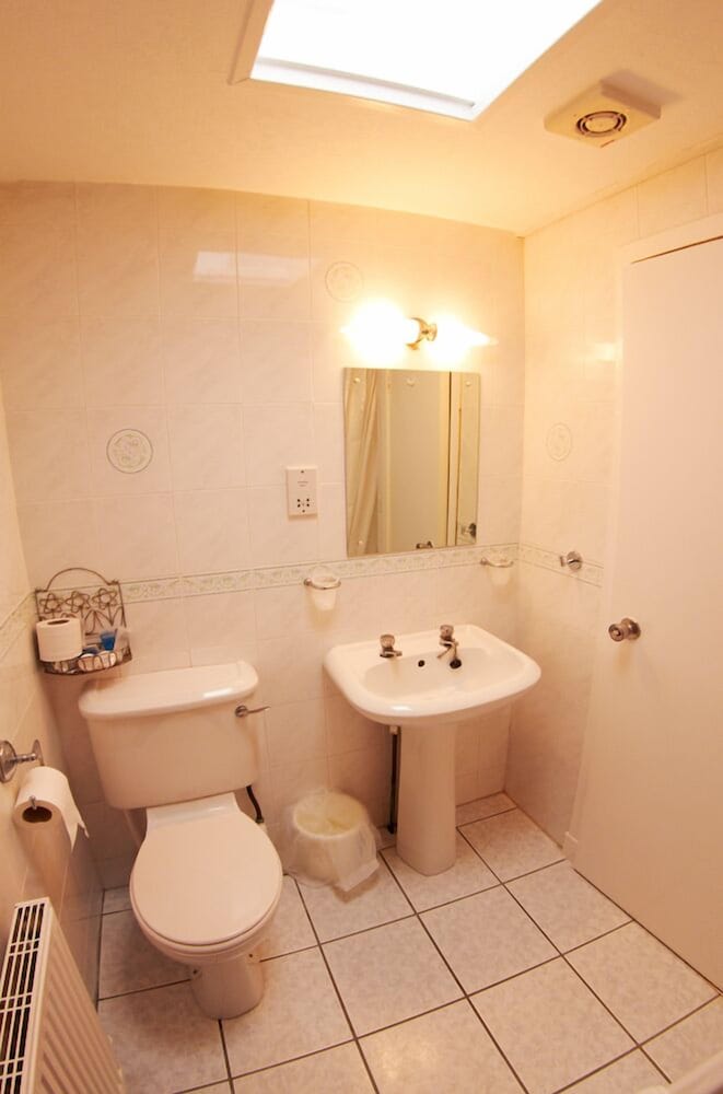 Abbotsford Hotel 23/26