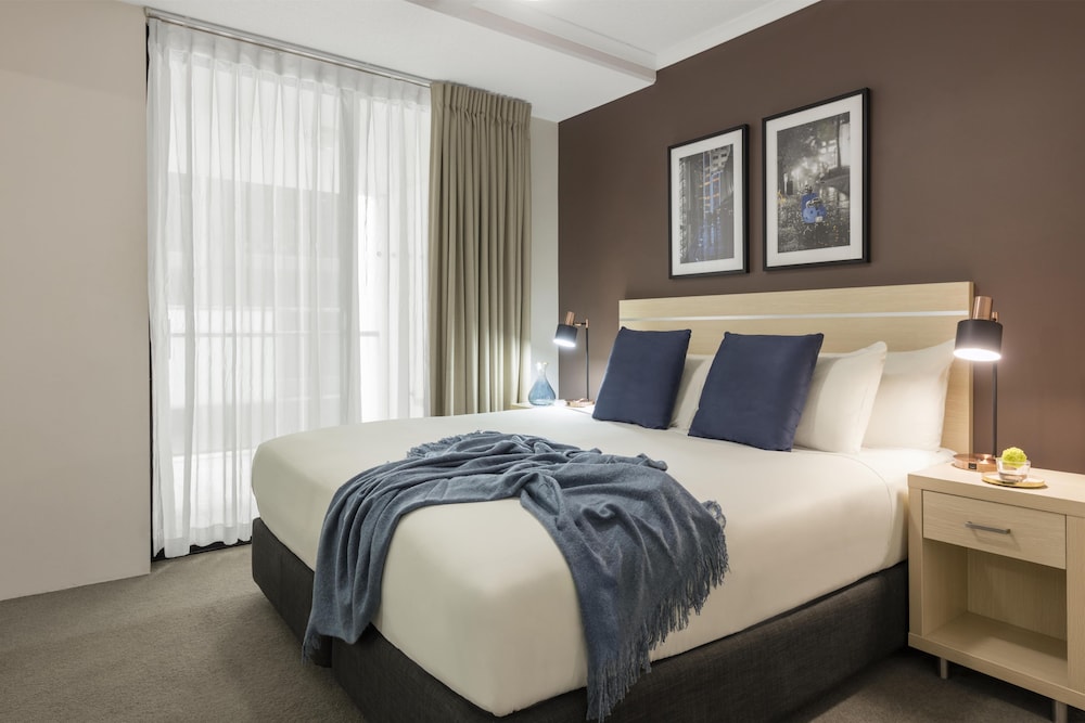 Oaks Brisbane River City Suites 26/72