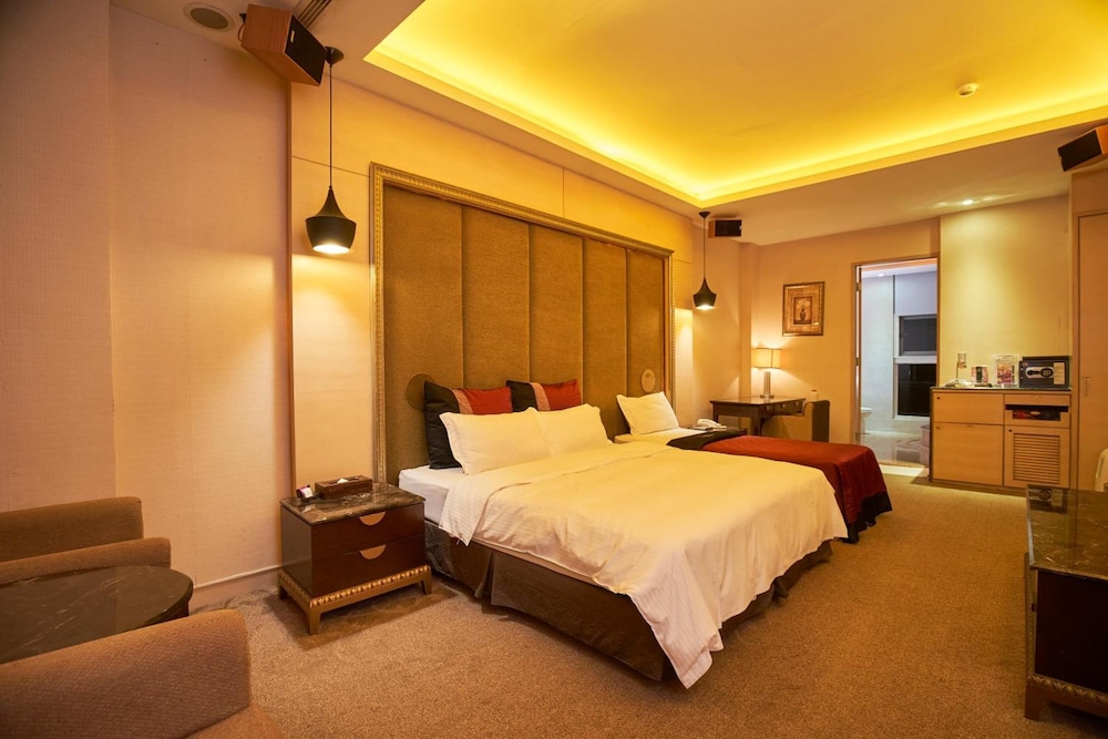 Dong Feng Motel 9/49