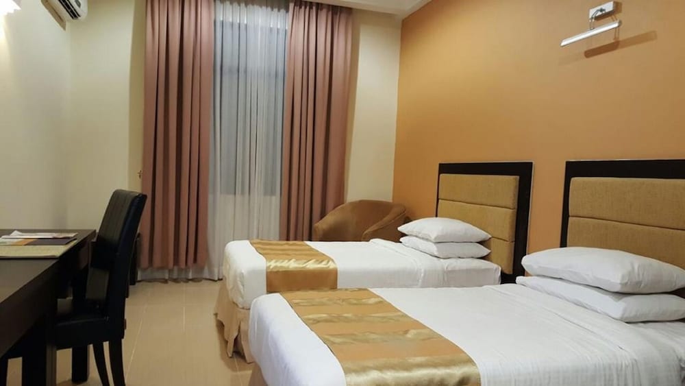 DELUXE, TWIN BEDS