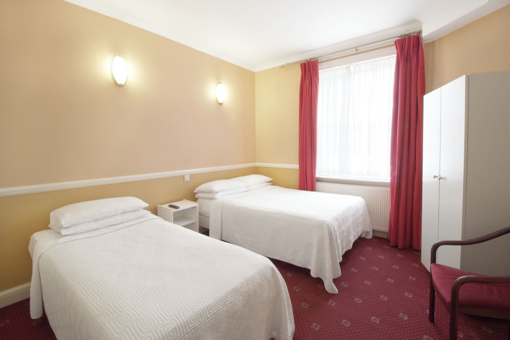 Balmoral House Hotel 12/32
