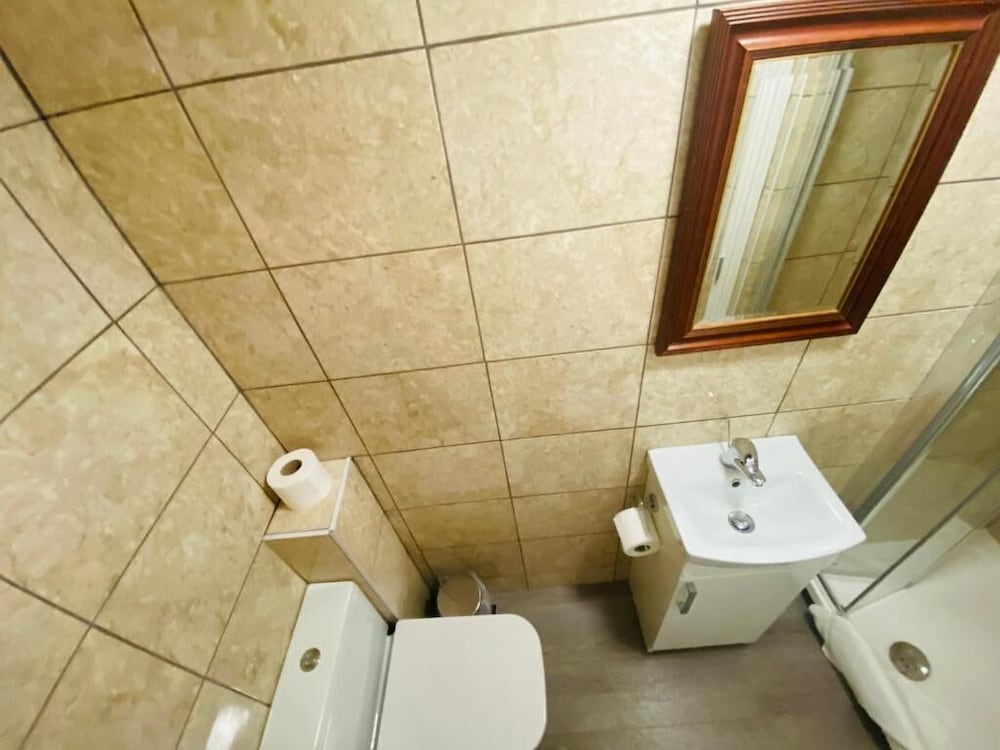 OYO Lonsdale Guest House 48/50