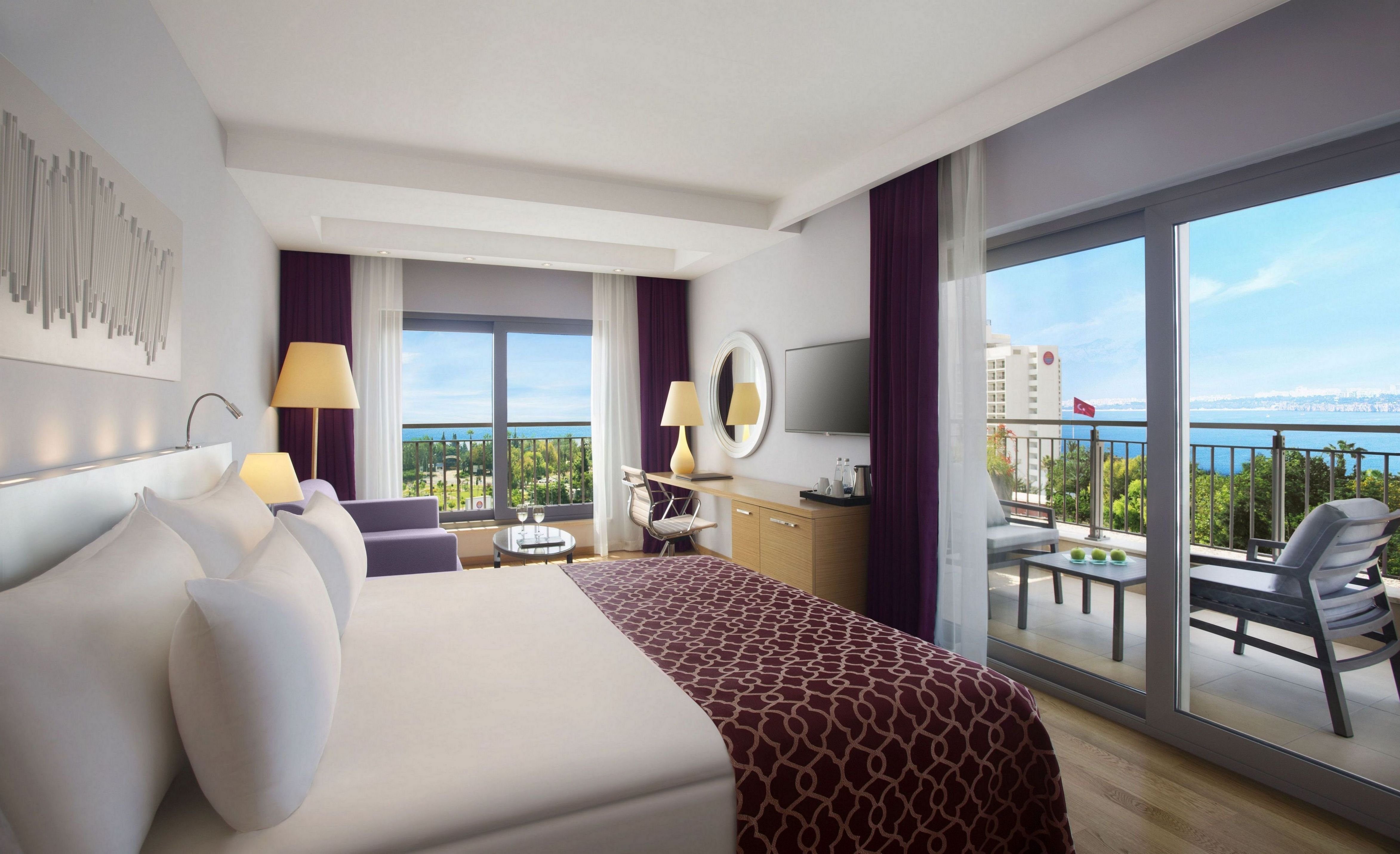 V CASUAL SUITE SEA VIEW WITH BALCONY