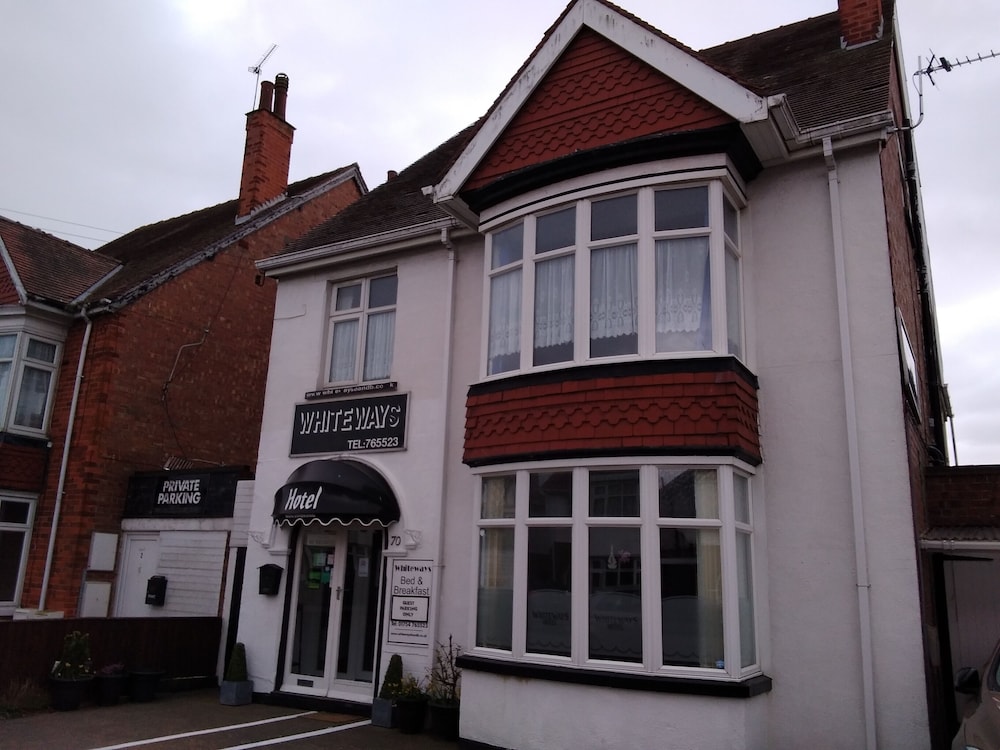 Whiteways Hotel 1/34