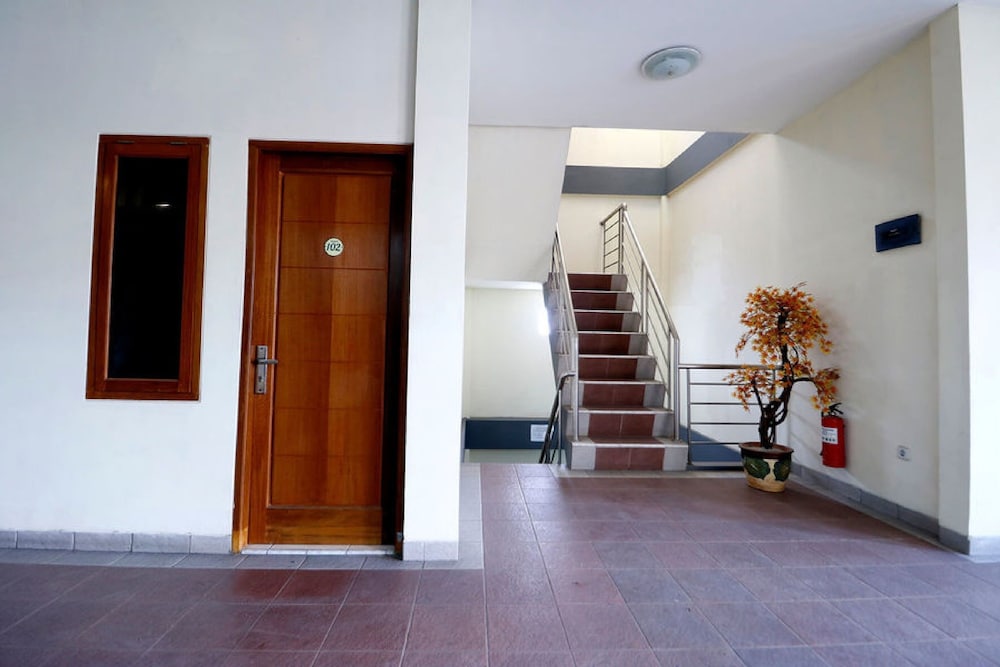 Reddoorz Plus Near Universitas Indonesia 19/50