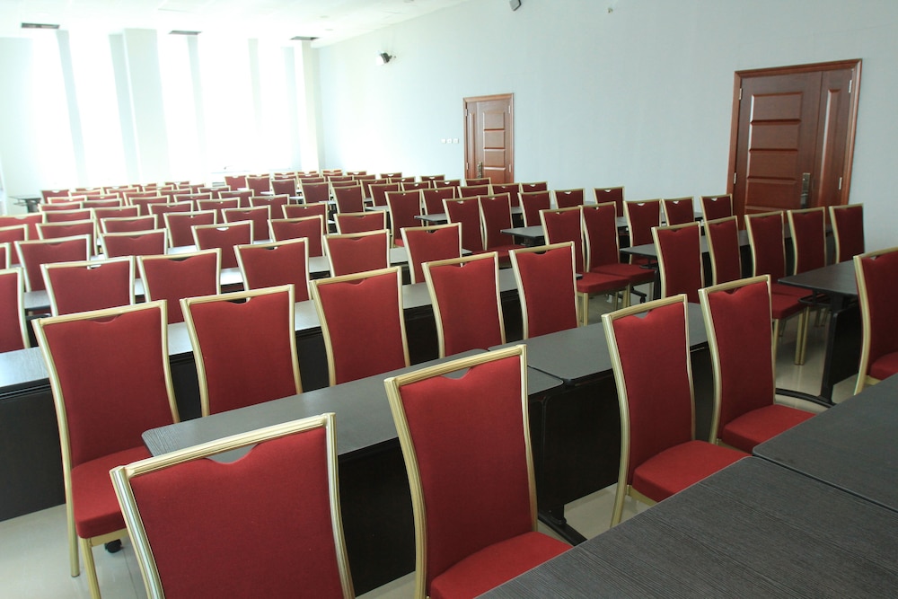 Aphrodite International Hotel 25/26