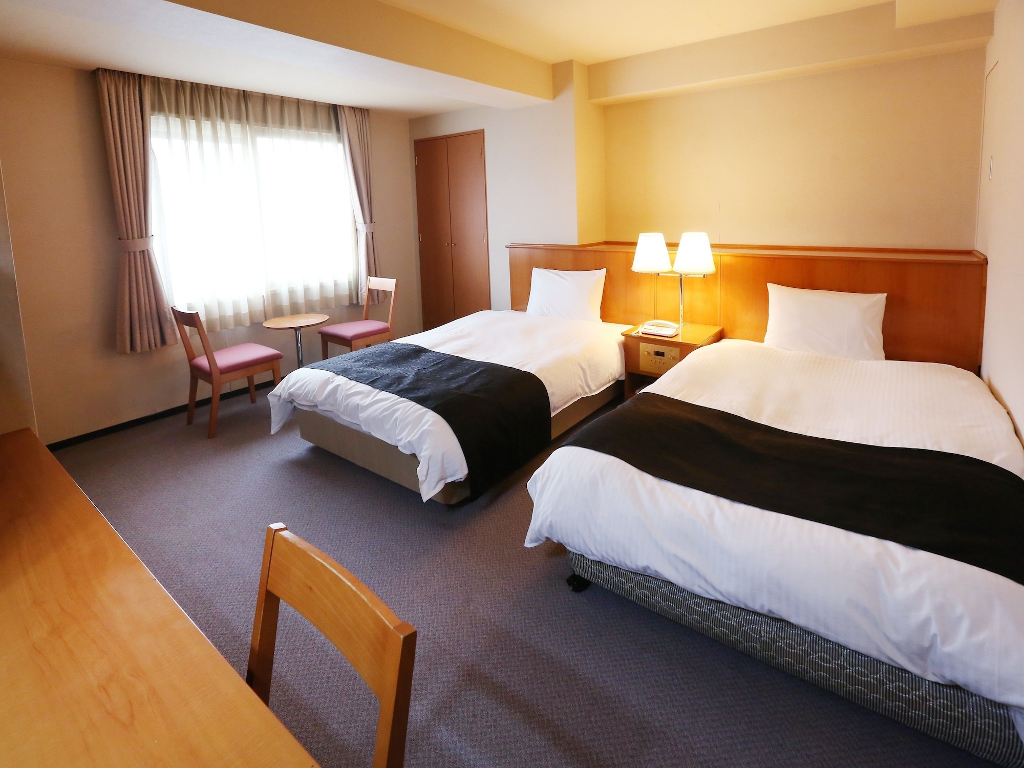 ROOM, TWIN BEDS, SMOKING