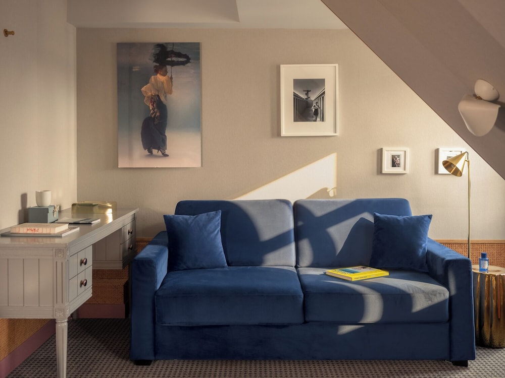 HANDSOME HOTEL BY ELEGANCIA 50/74