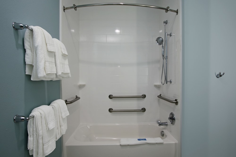 Holiday Inn Express & Suites Lake Charles South Casino Area 19/55