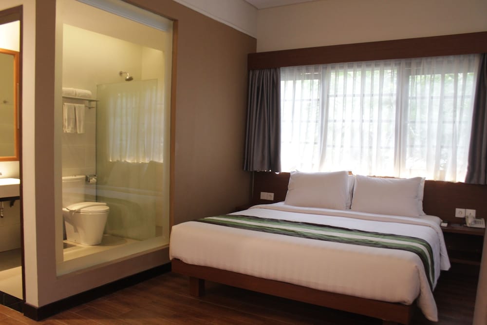 Grand Whiz Hotel Nusa Dua 8/75