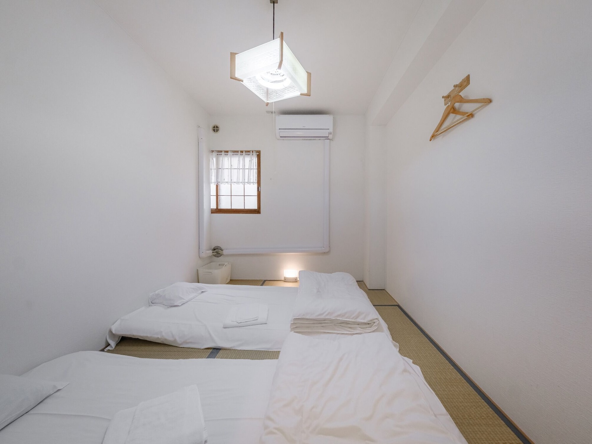 JAPANESE, TWIN BEDS