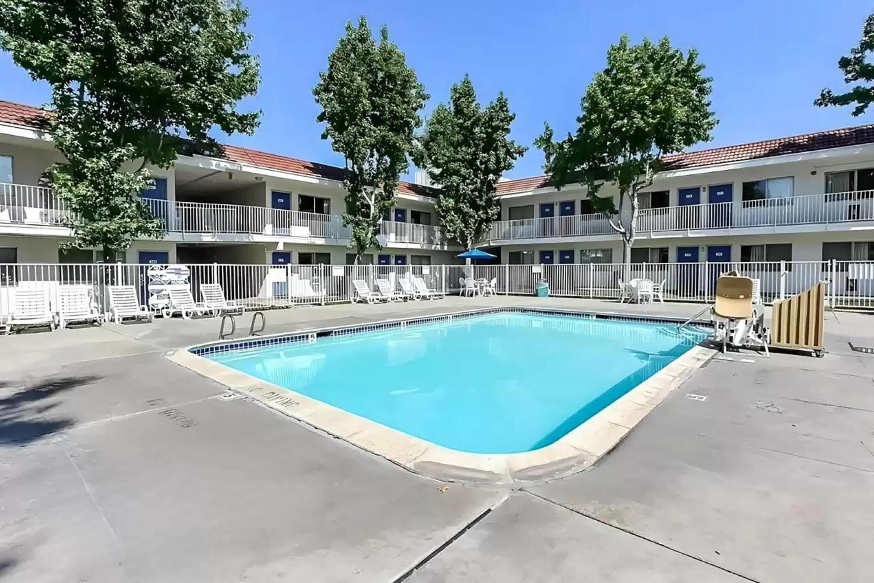 Super 8 by Wyndham San Jose 16/17