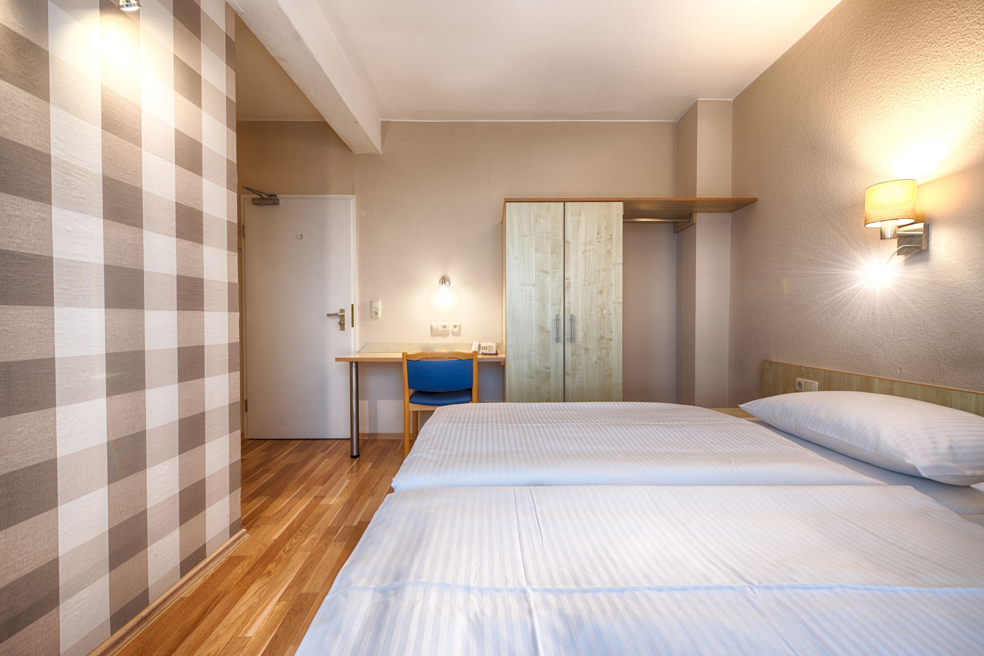 COMFORT, DOUBLE OR TWIN BED