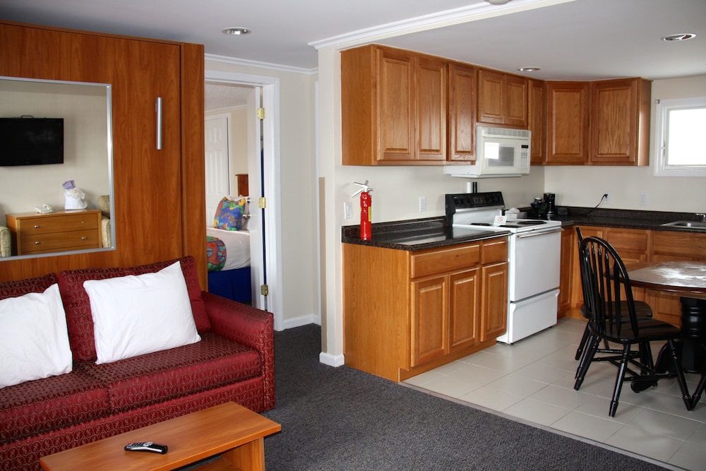 The White Sands Oceanfront Resort & Spa 55/70
