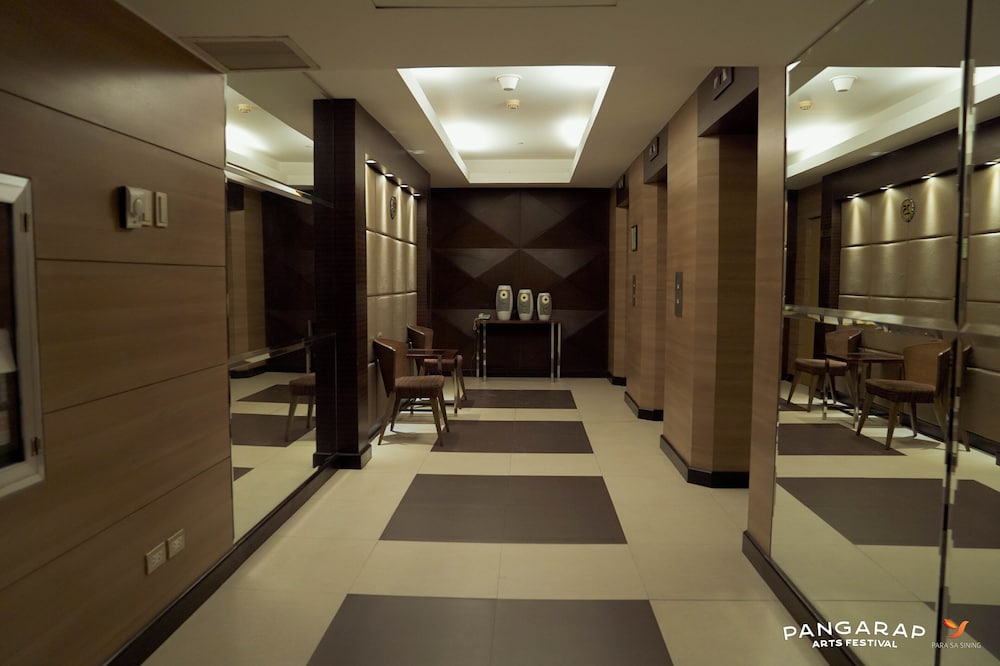 Berjaya Makati Hotel 40/72