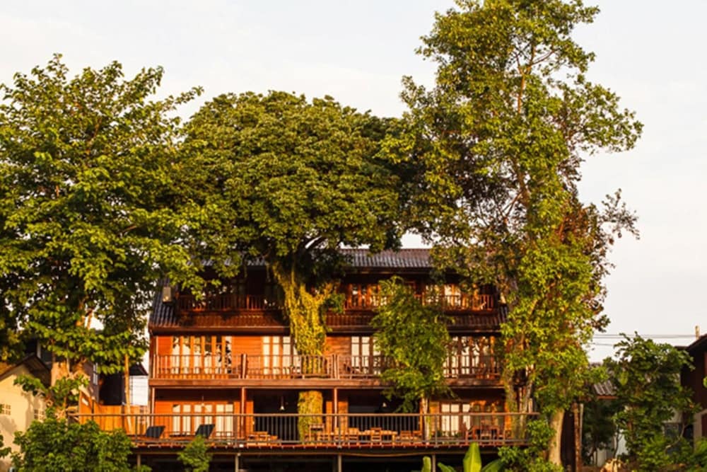 RIVERHOUSE HOTEL 11/71