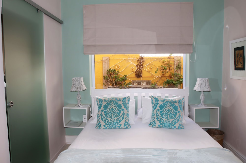 Dolphin Inn Guest House 40/74