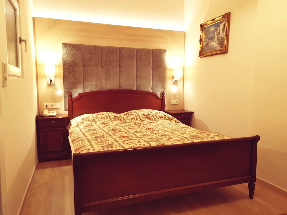 1 BEDROOM, SUPERIOR, APARTMENT, KITCHEN