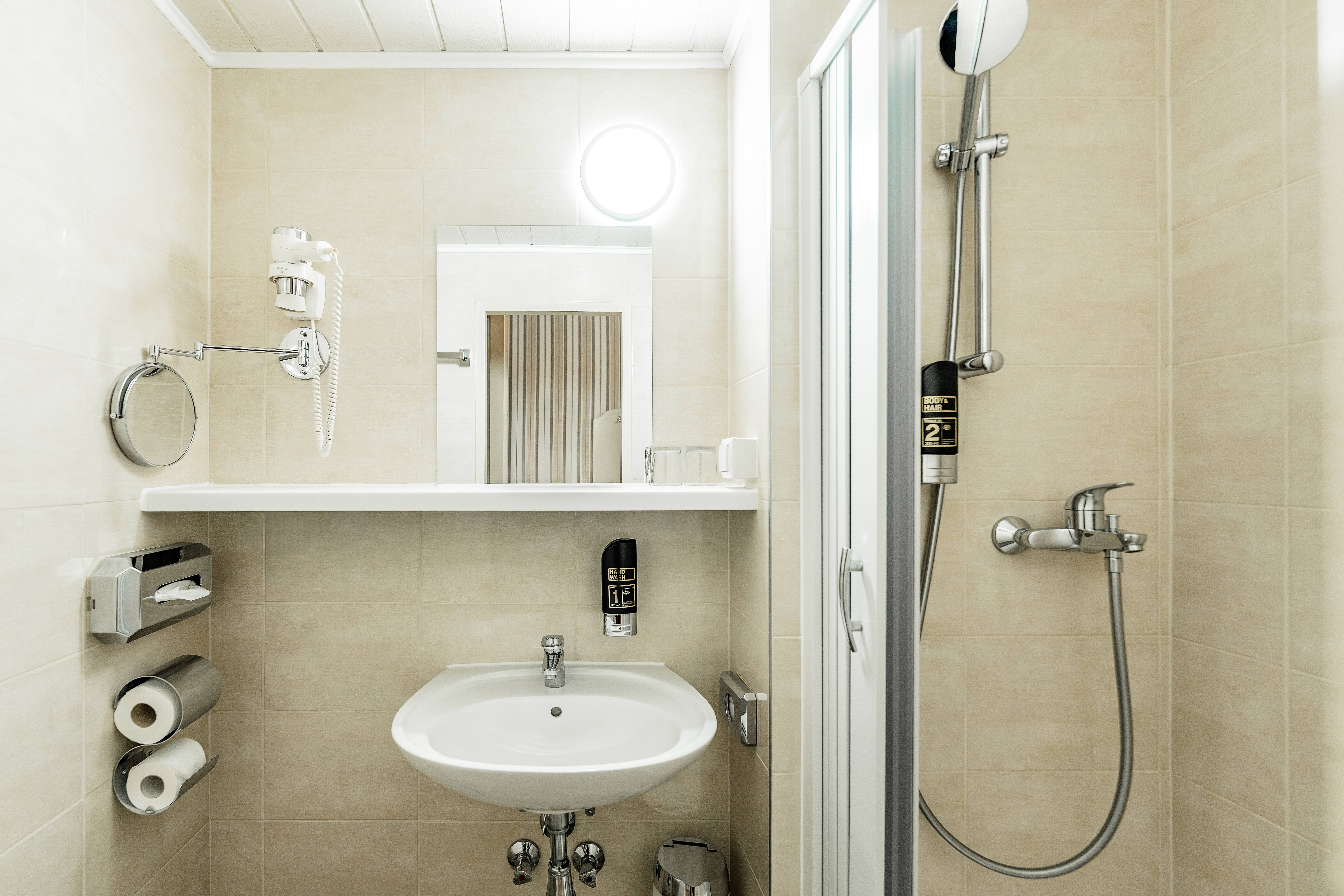 غرفة قياسية ثلاثية، Hotel Pension Baronesse 8/8