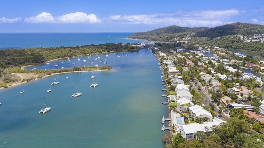 NOOSA SHORES RESORT 64/70