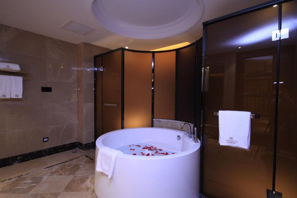 Chateau Star Sea Hotel 40/44