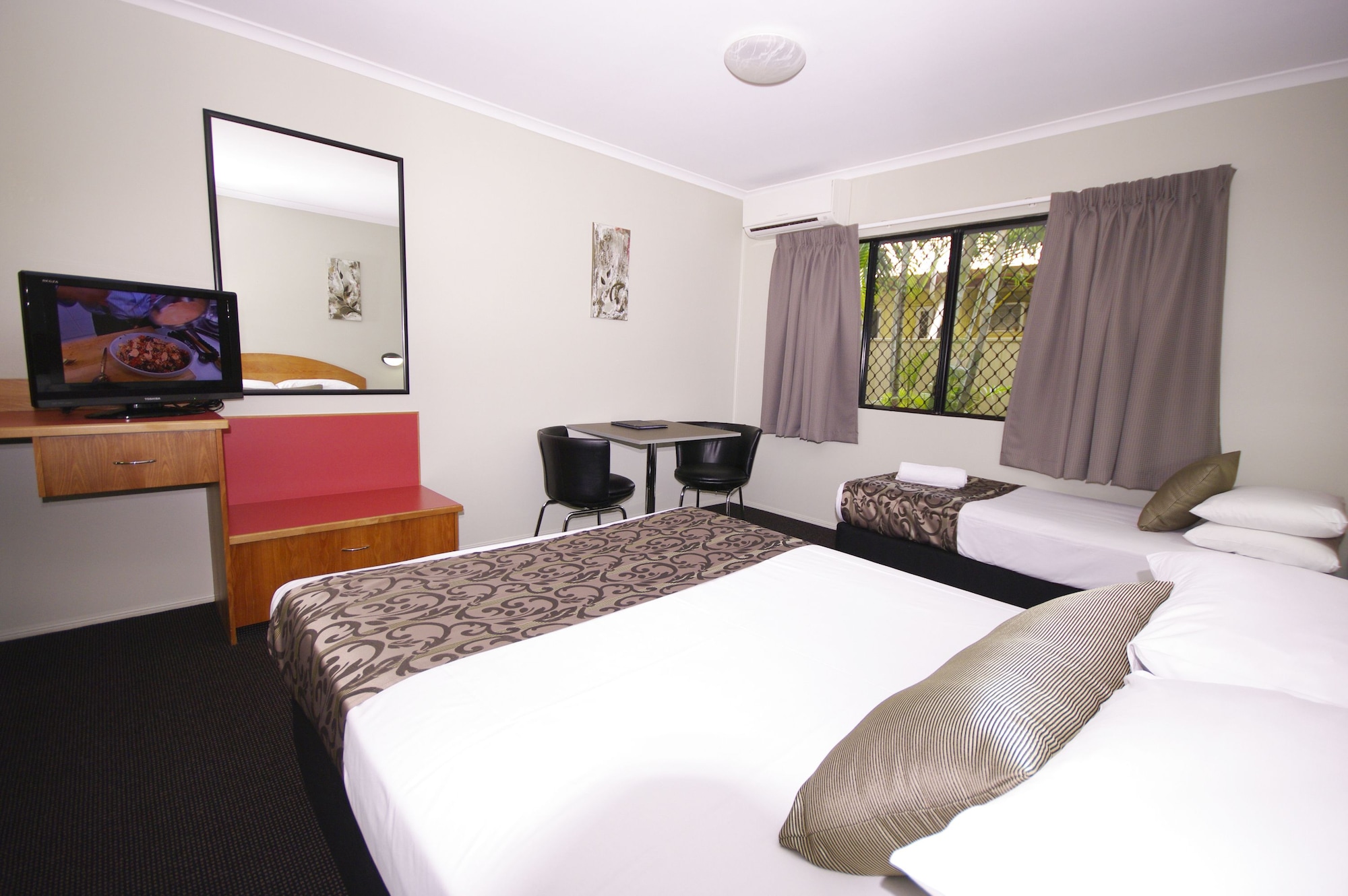 STANDARD, TWIN BEDS, ACCESSIBLE