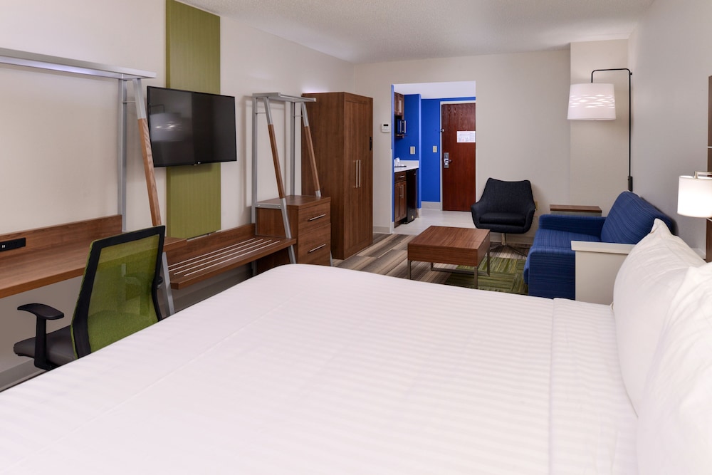 Holiday Inn Express Suites Raleigh Ne Medical Ctr Area 15/74