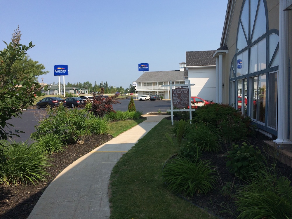 Baymont by Wyndham St. Ignace Lakefront 1/54