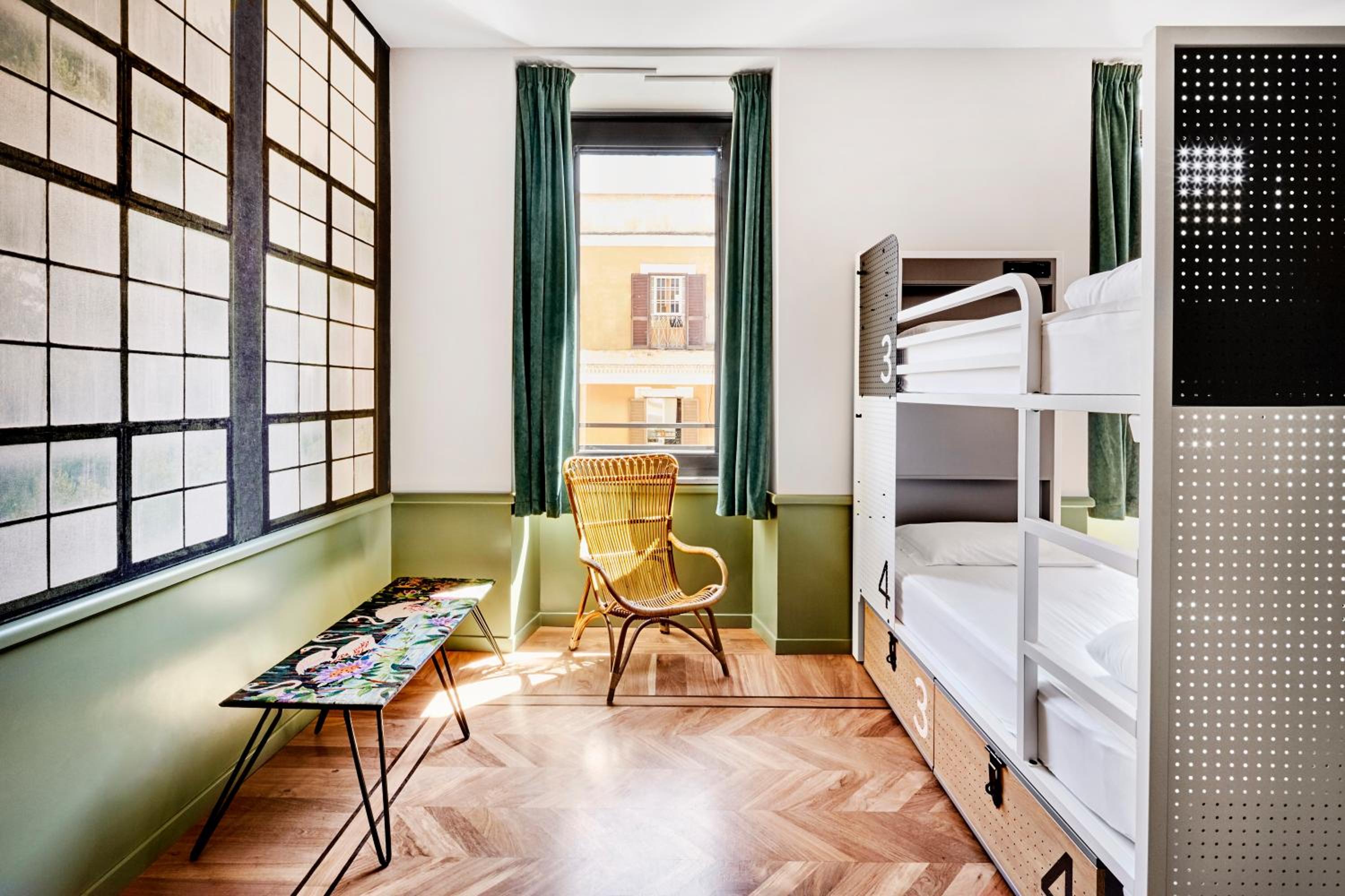 سكن مشترك بأربعة أسرّة للنساء، Generator Hostel Rome 9/10
