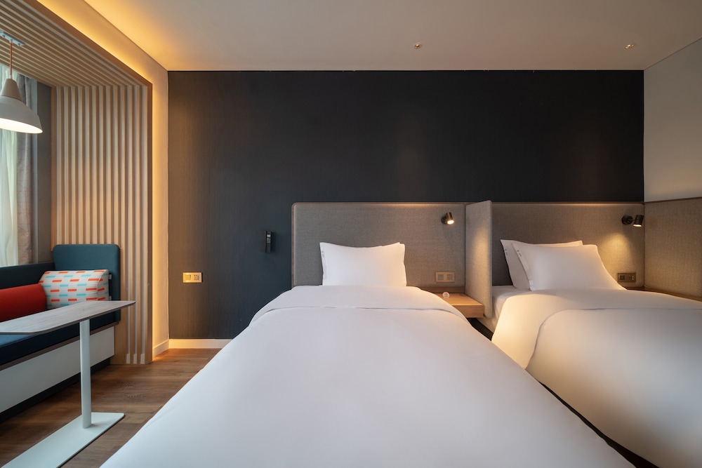 Holiday Inn Express Huaibei City Center 19/58