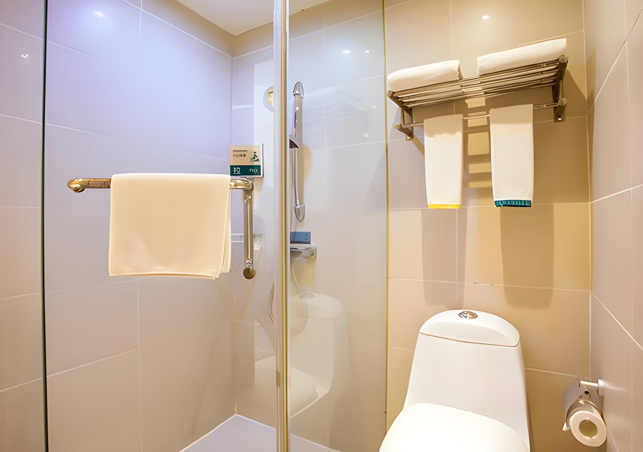 City Comfort Inn (Hezhou Guposhan Avenue) 46/48