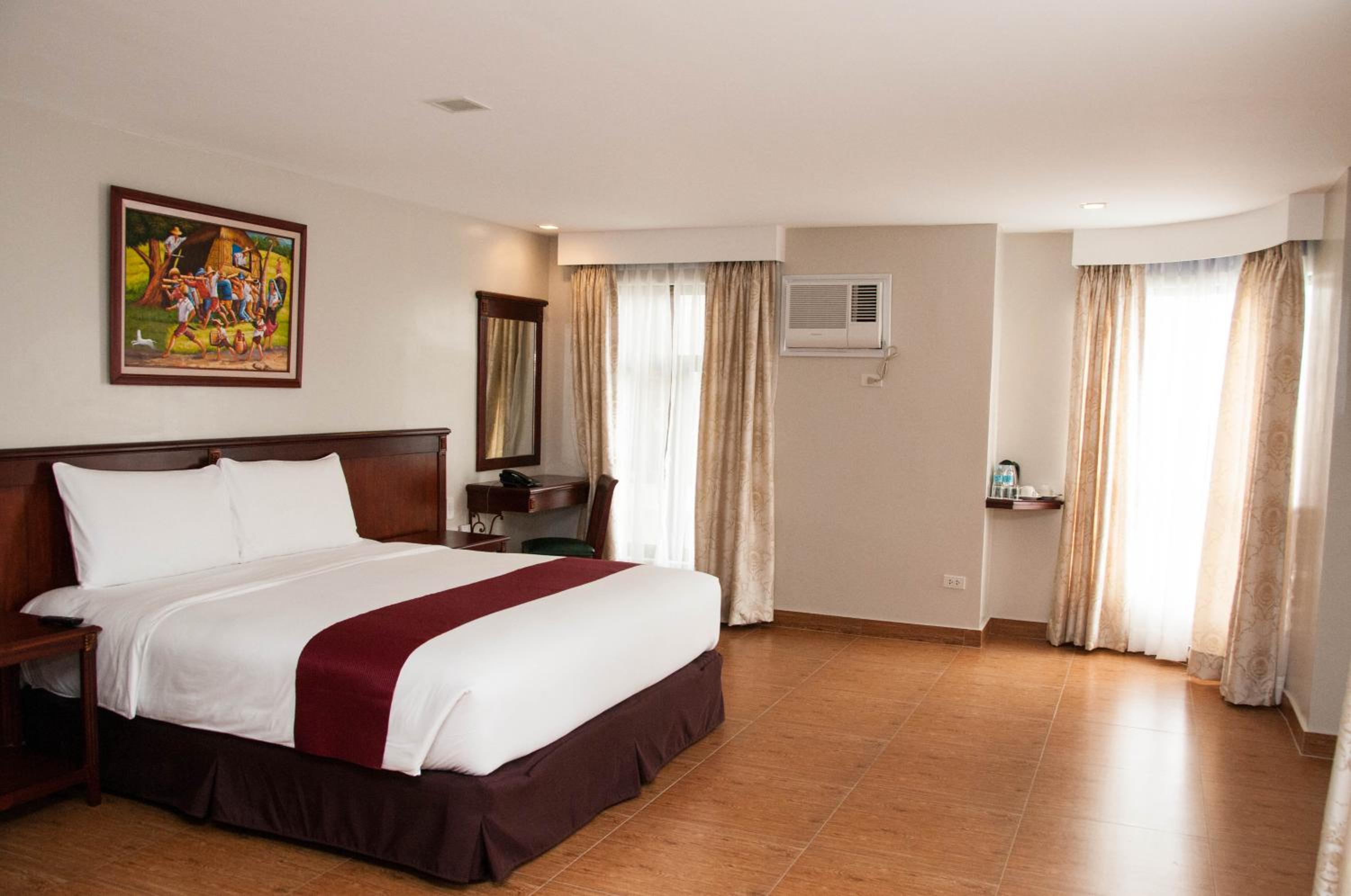 DELUXE ROOM
