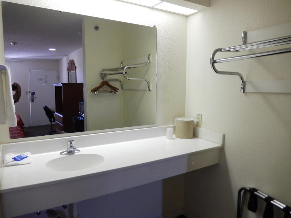 Motel6 Azle, TX 36/38