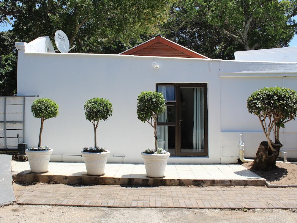 Blue's Guest House 27/33