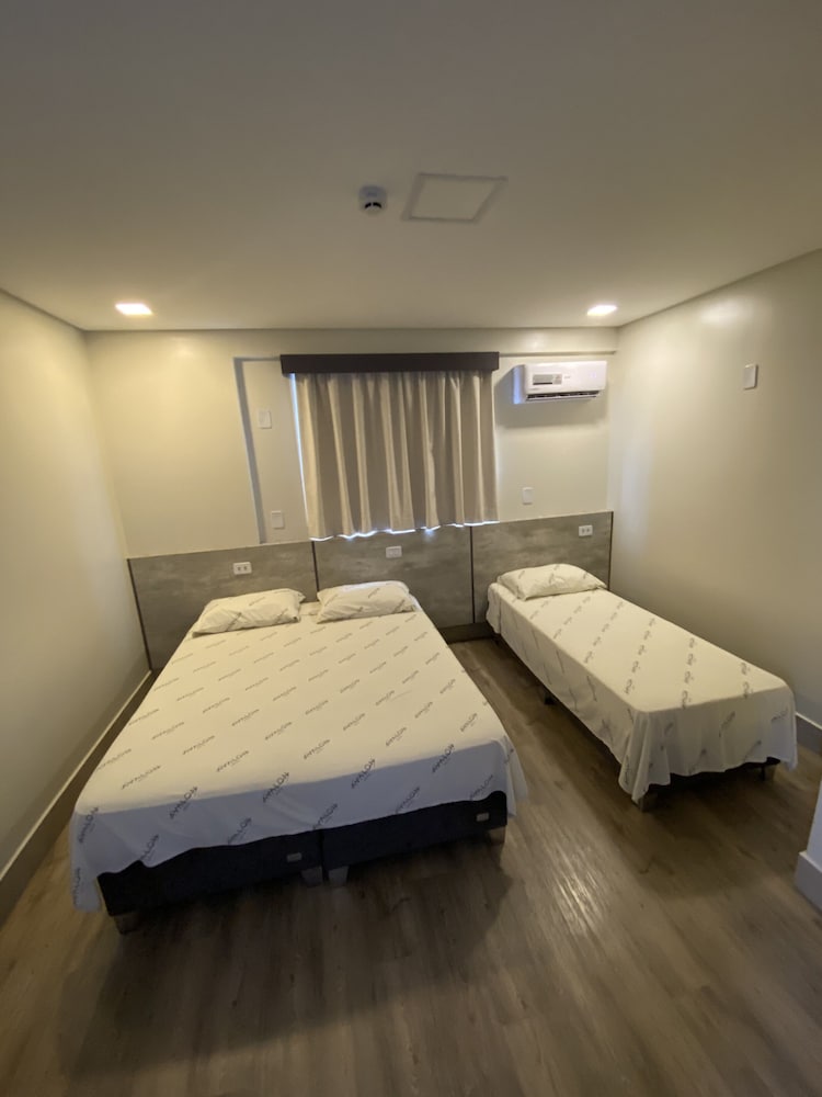 Avalon Hotel 33/49